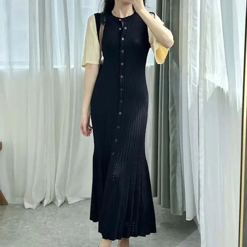 Sommermodisches kurzärmliges Strickkleid mit schulterfreier Silhouette für Damen