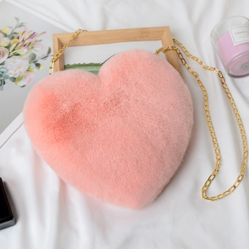 Heart-shaped chain bag