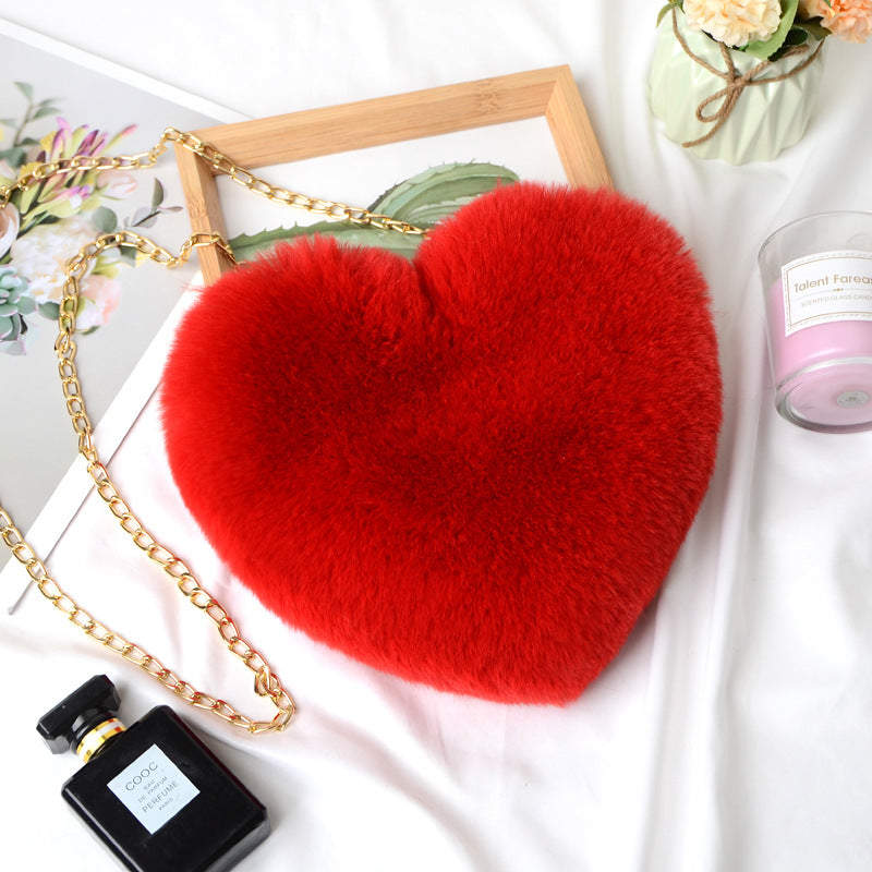 Heart-shaped chain bag